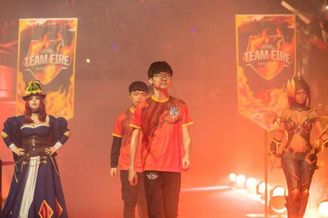 上场一次，上头一生 没有人永远十八岁，但总有人十八岁.