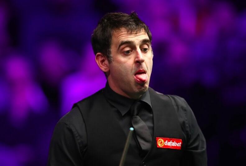 专心致志地 专心致志地