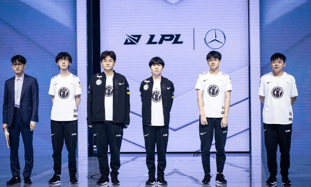 队赢得了两 队赢得了两