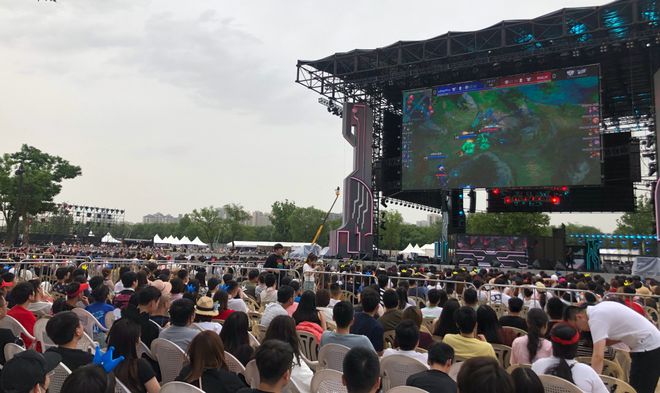 个巨大的商 个巨大的商