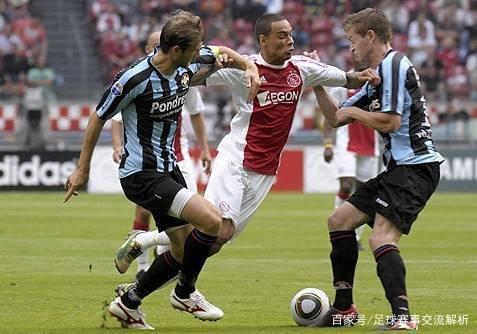 在攻防两端 在攻防两端